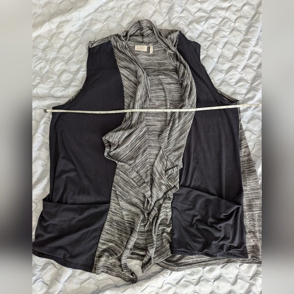 LOGO Stylish Black and Gray Drape Vest Large - Picture 3 of 5